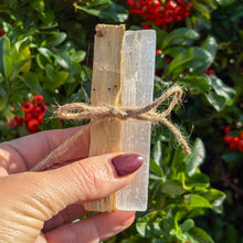 Load image into Gallery viewer, Selenite & Palo Santo Bundle