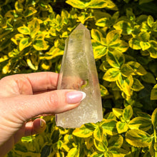 Load image into Gallery viewer, Large Natural Lemurian Point