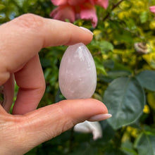 Load image into Gallery viewer, Rose Quartz Egg