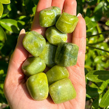 Load image into Gallery viewer, Serpentine Tumblestone