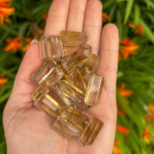 Load image into Gallery viewer, Mini Natural Citrine Point - Powerful Lionsgate Activation
