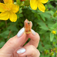 Load image into Gallery viewer, Mini Natural Citrine Point - Powerful Lionsgate Activation
