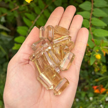 Load image into Gallery viewer, Mini Natural Citrine Point - Powerful Lionsgate Activation
