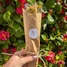 Load image into Gallery viewer, Dried Flower Posy
