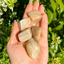 Load image into Gallery viewer, Moonstone_Tumblestone_Large_soulemporium
