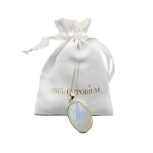 Load image into Gallery viewer, Moonstone_Necklace_OvaL_soulemporium
