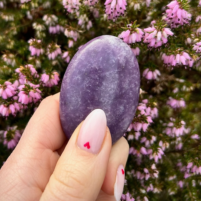 Lepidolite_Palm_Stone_soulemporium