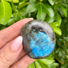 Load image into Gallery viewer, Labradorite_Palm_Stone_soulemporium
