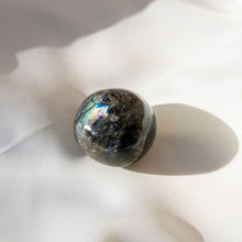 Load image into Gallery viewer, Labradorite_Tumblestone_soulemporium
